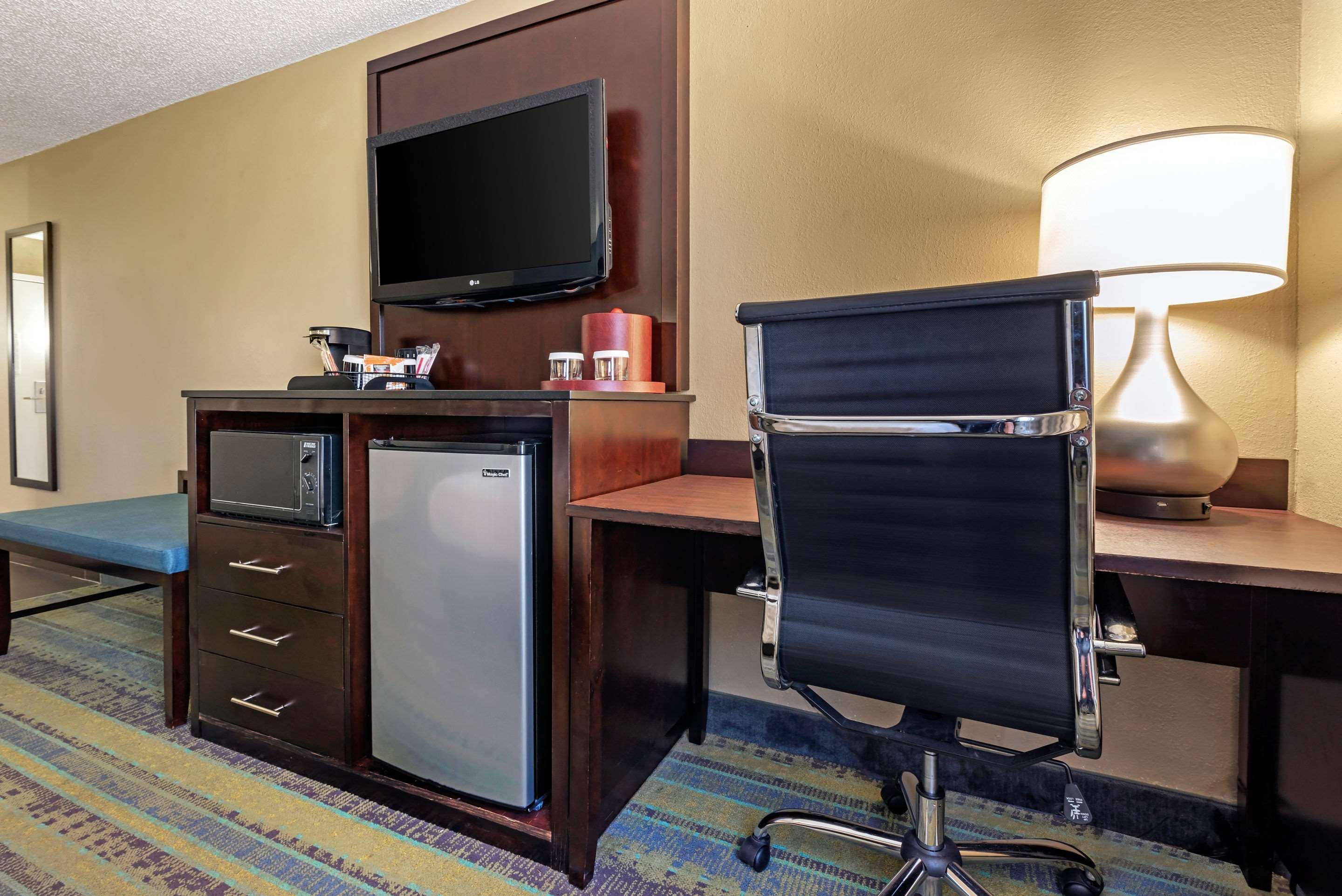 Clarion Hotel Conference Center - North Lexington Extérieur photo