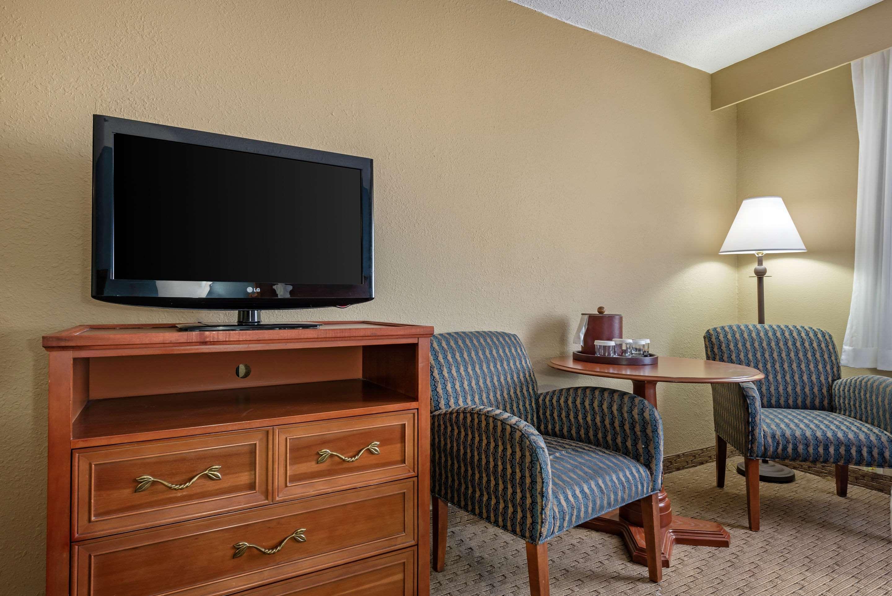 Clarion Hotel Conference Center - North Lexington Extérieur photo