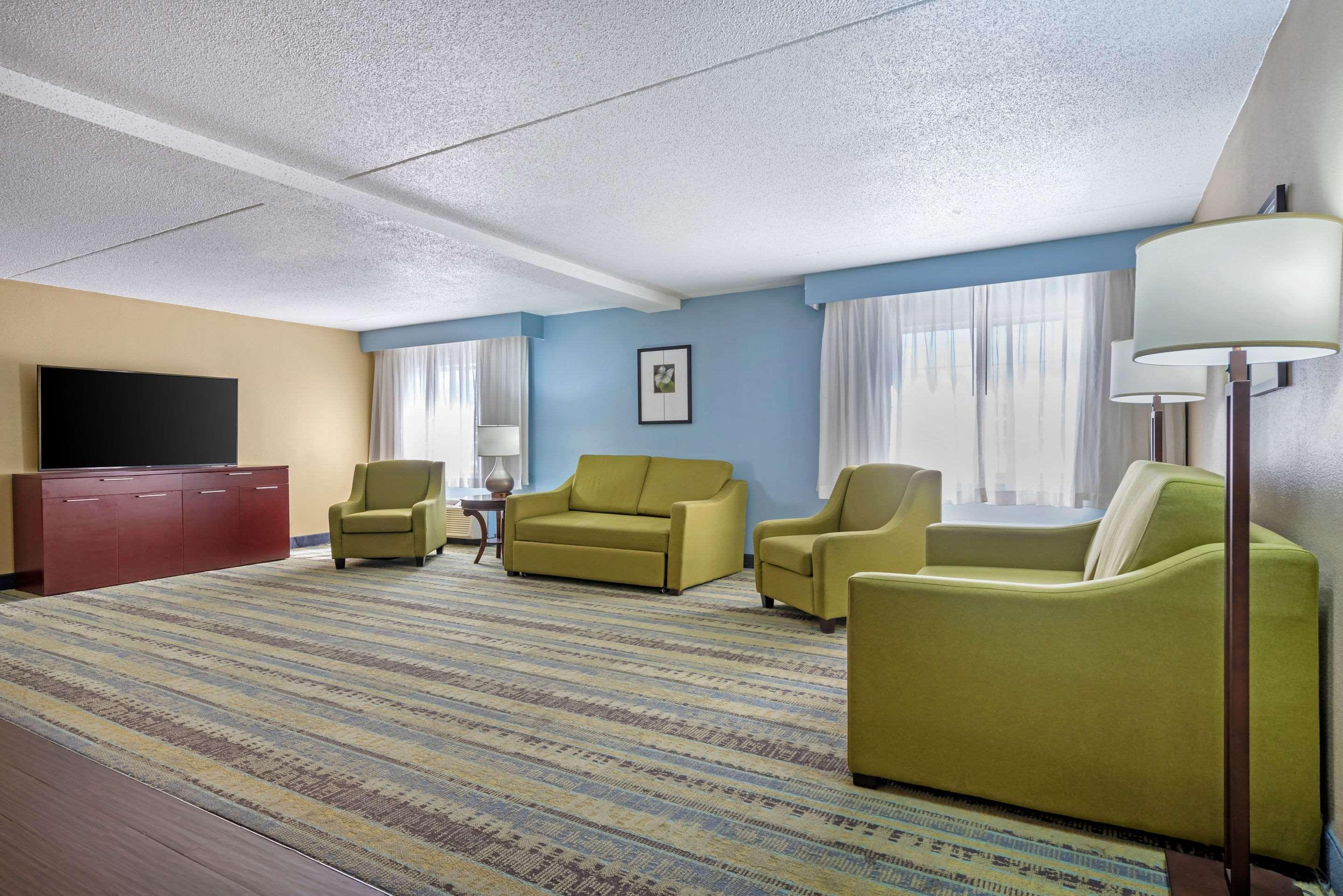 Clarion Hotel Conference Center - North Lexington Extérieur photo