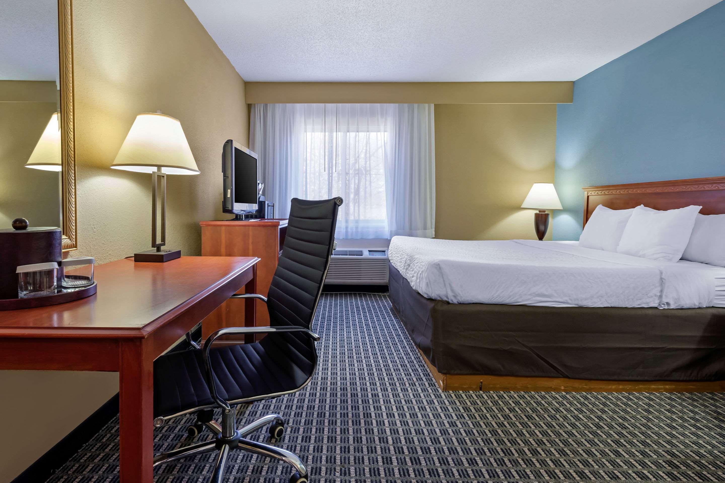 Clarion Hotel Conference Center - North Lexington Extérieur photo