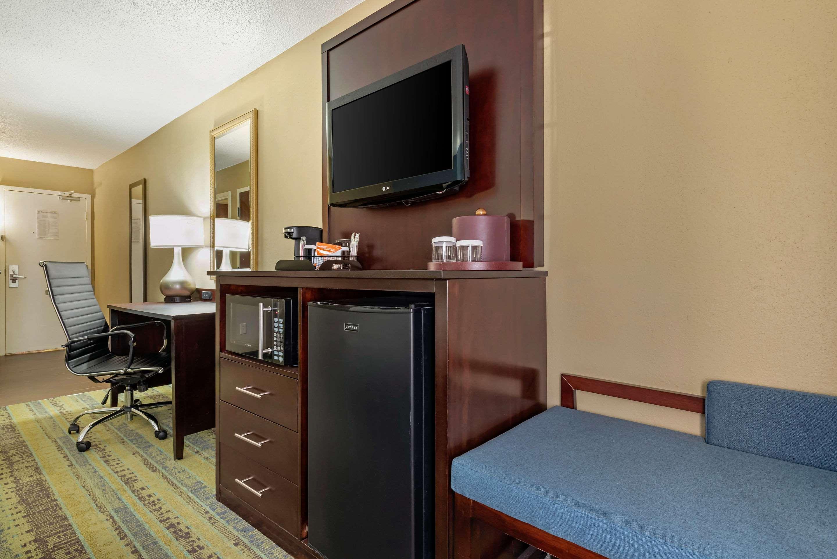 Clarion Hotel Conference Center - North Lexington Extérieur photo