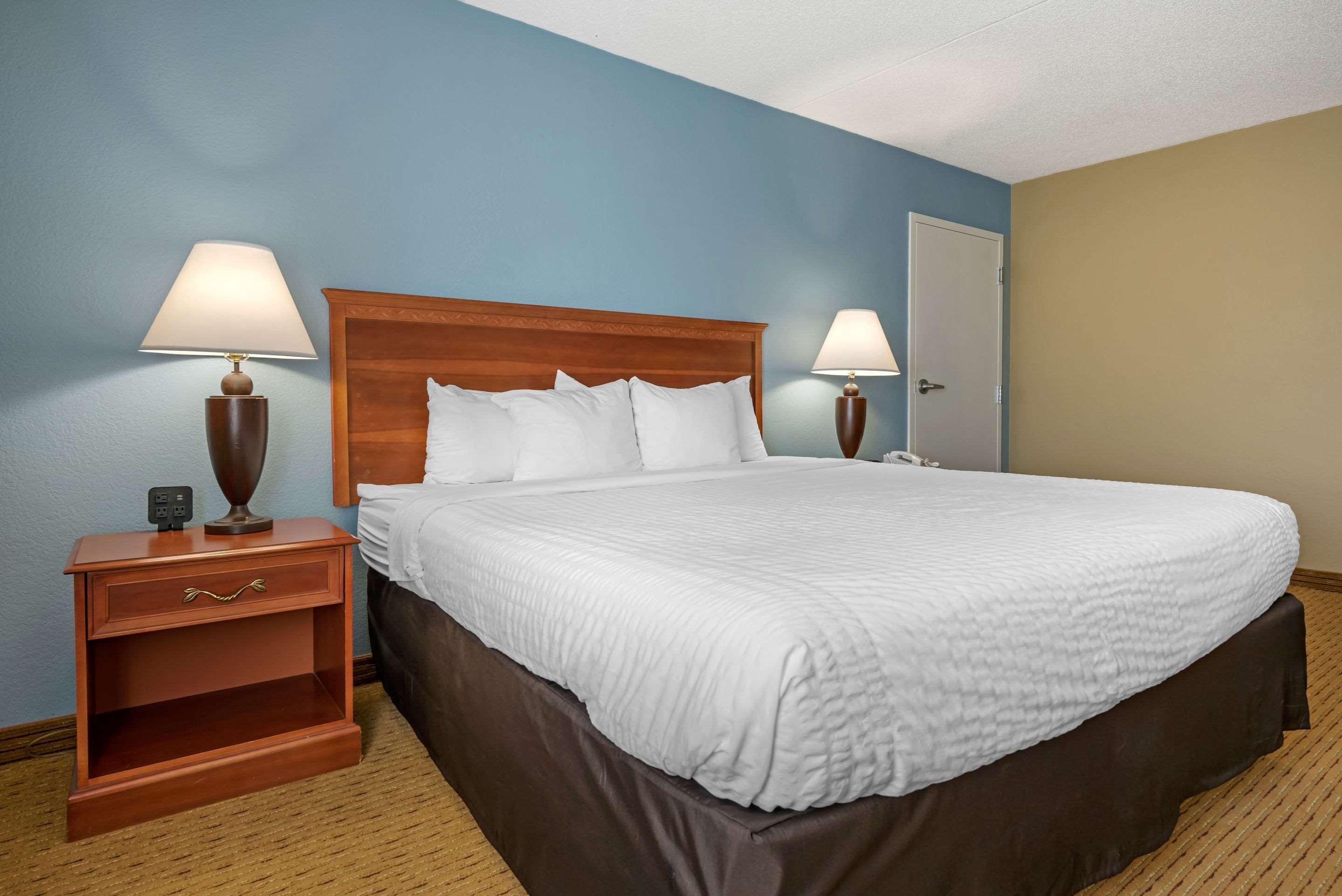 Clarion Hotel Conference Center - North Lexington Extérieur photo