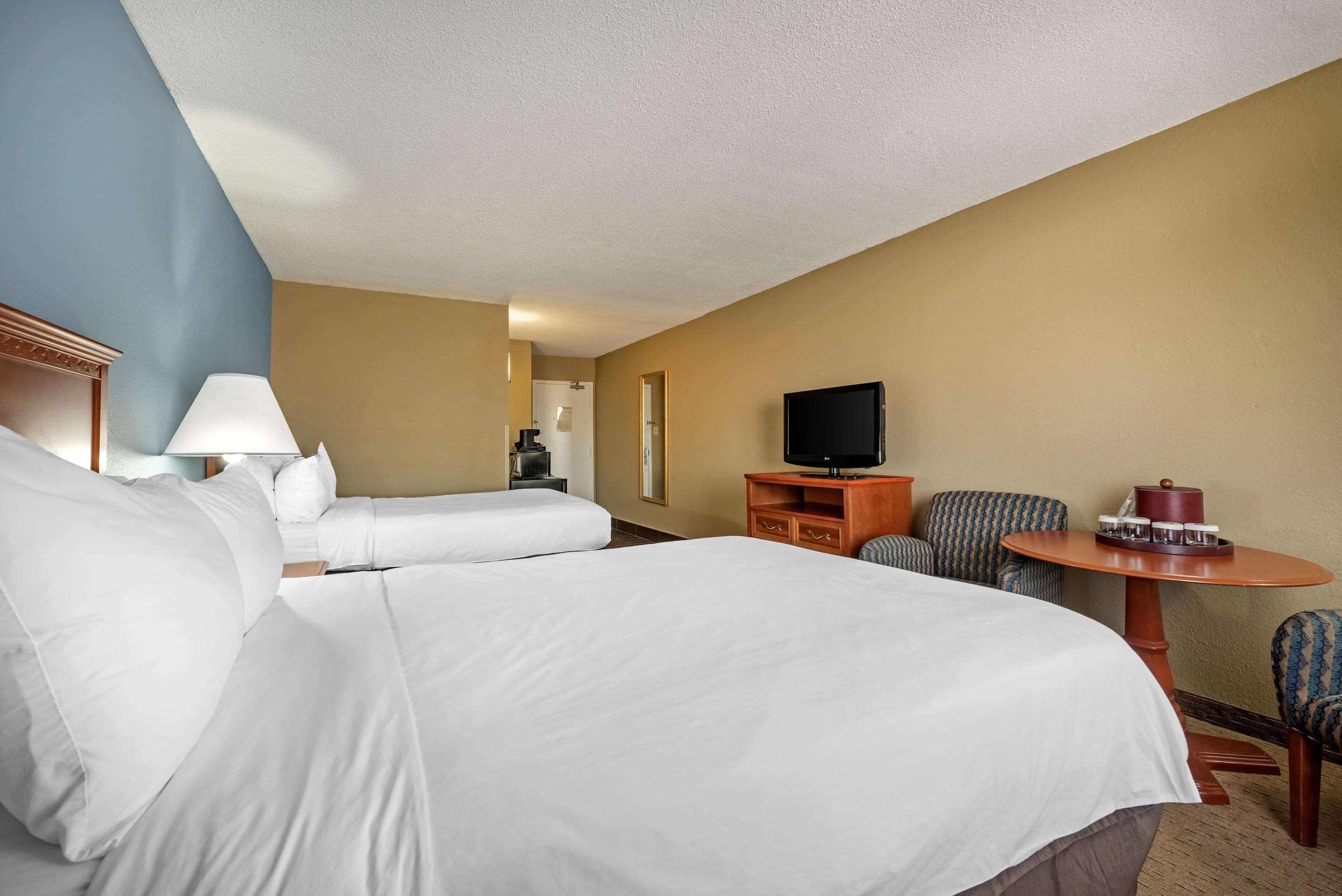 Clarion Hotel Conference Center - North Lexington Extérieur photo