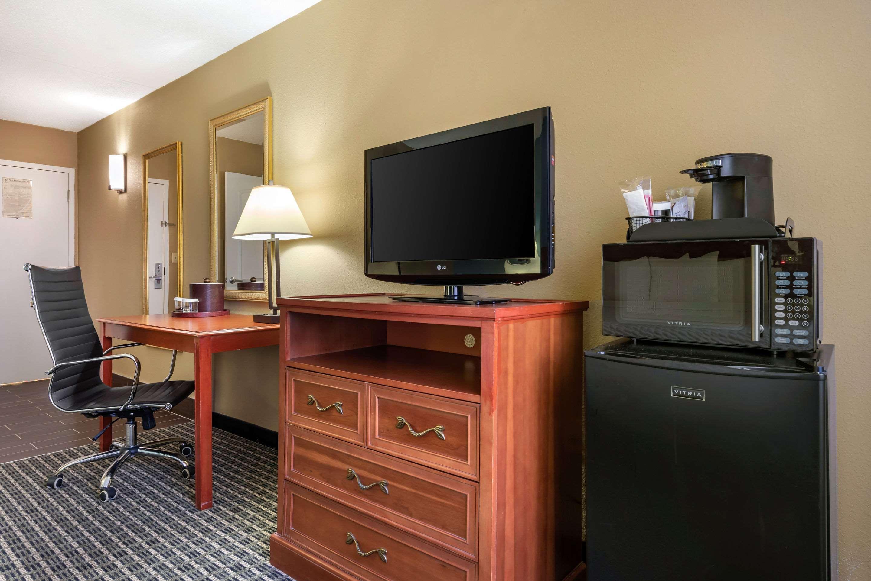 Clarion Hotel Conference Center - North Lexington Extérieur photo