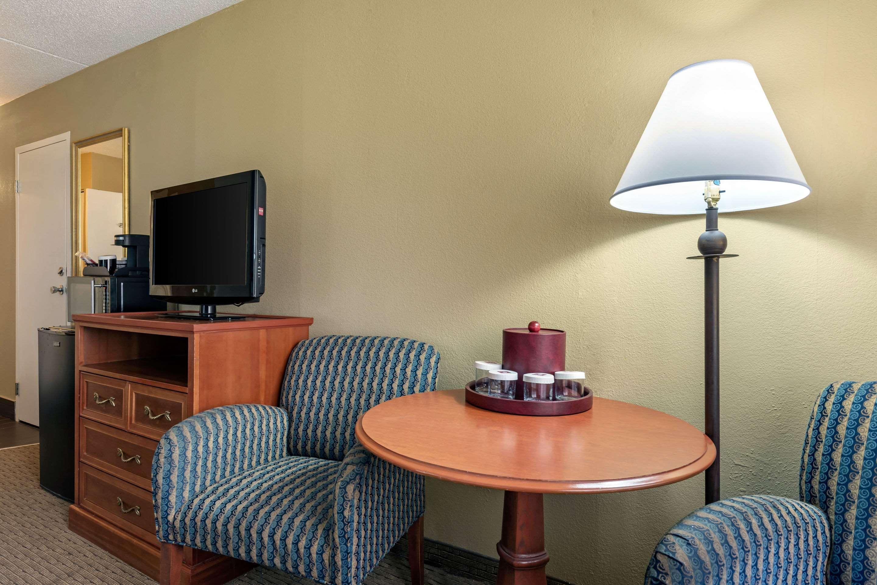 Clarion Hotel Conference Center - North Lexington Extérieur photo