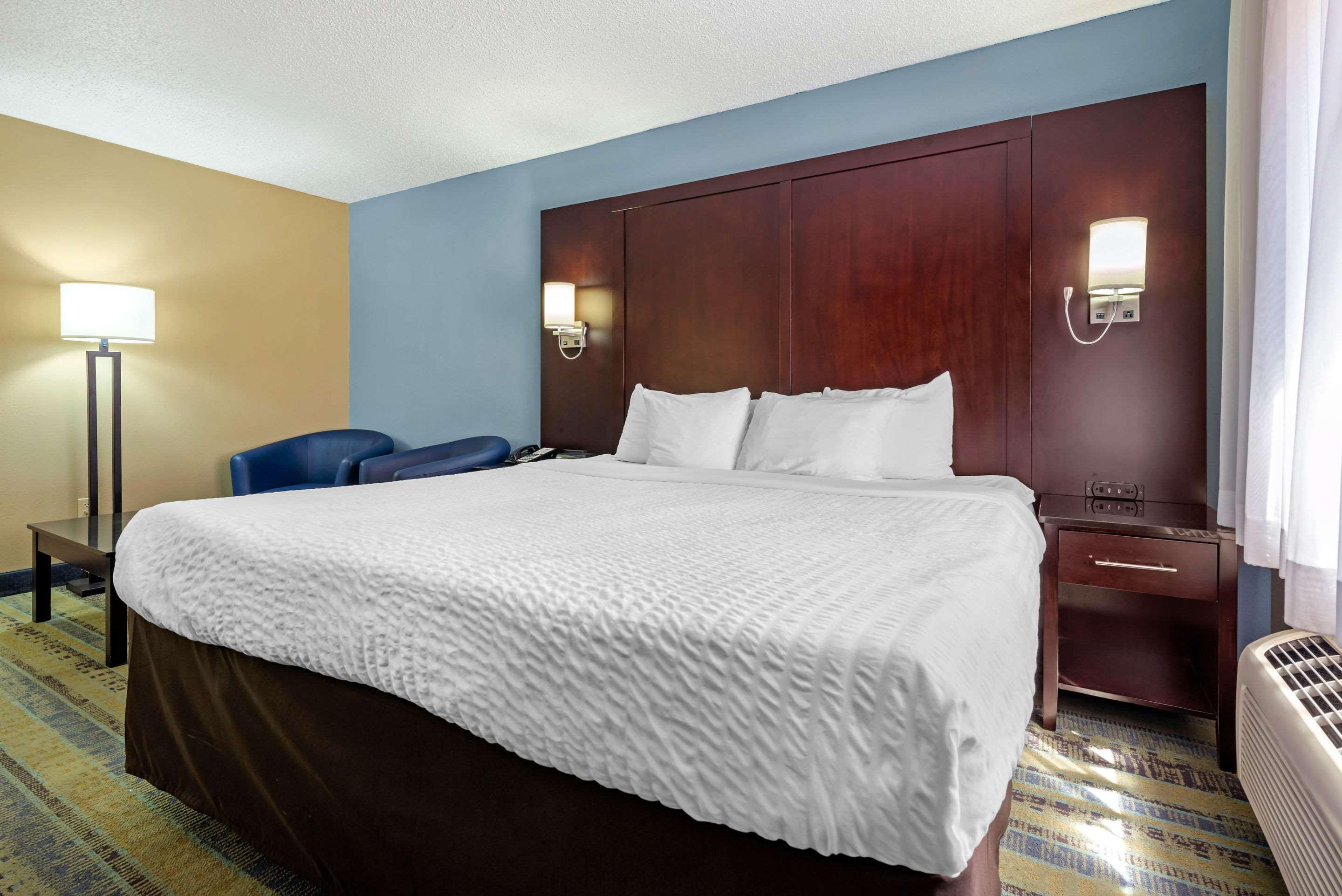 Clarion Hotel Conference Center - North Lexington Extérieur photo