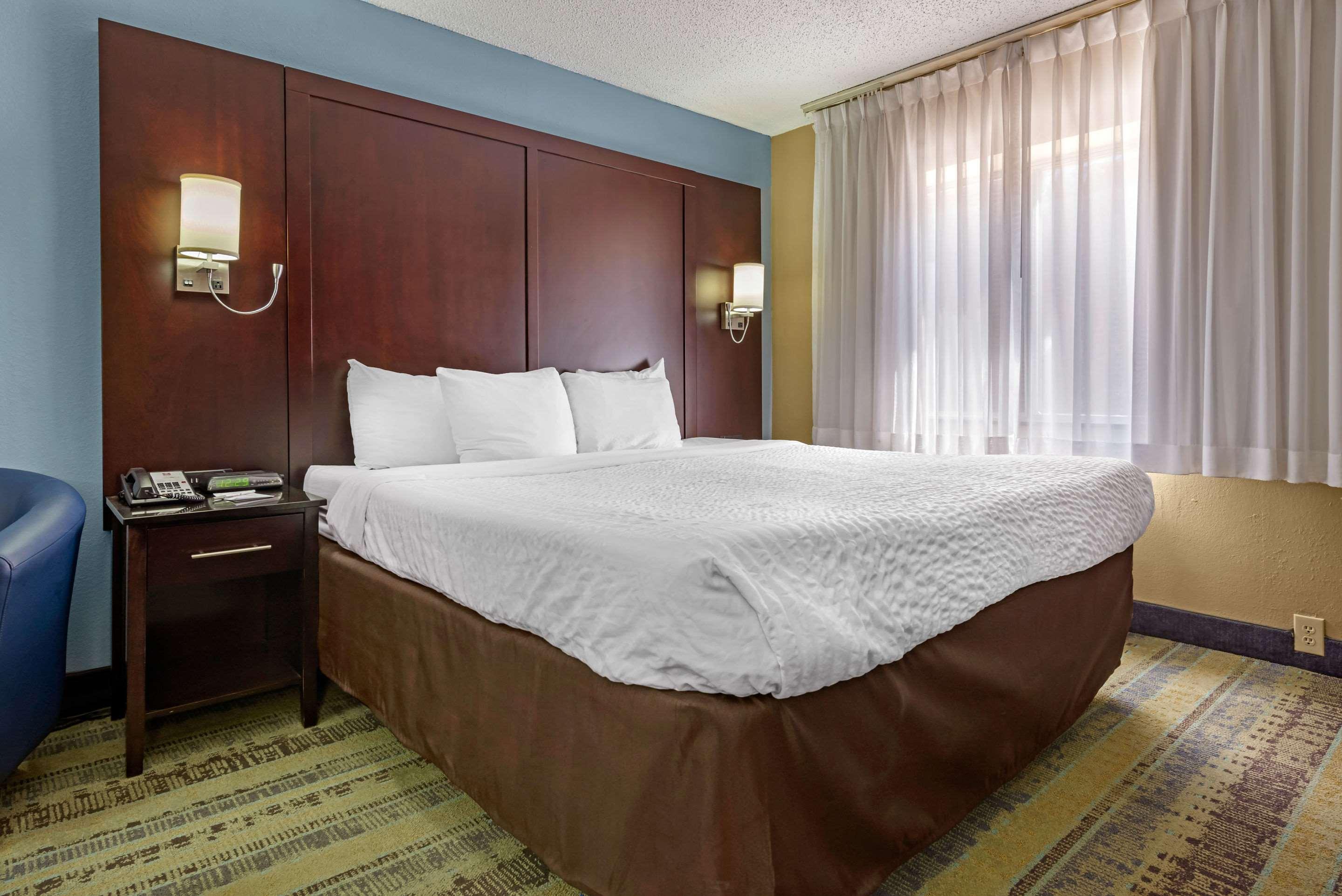 Clarion Hotel Conference Center - North Lexington Extérieur photo