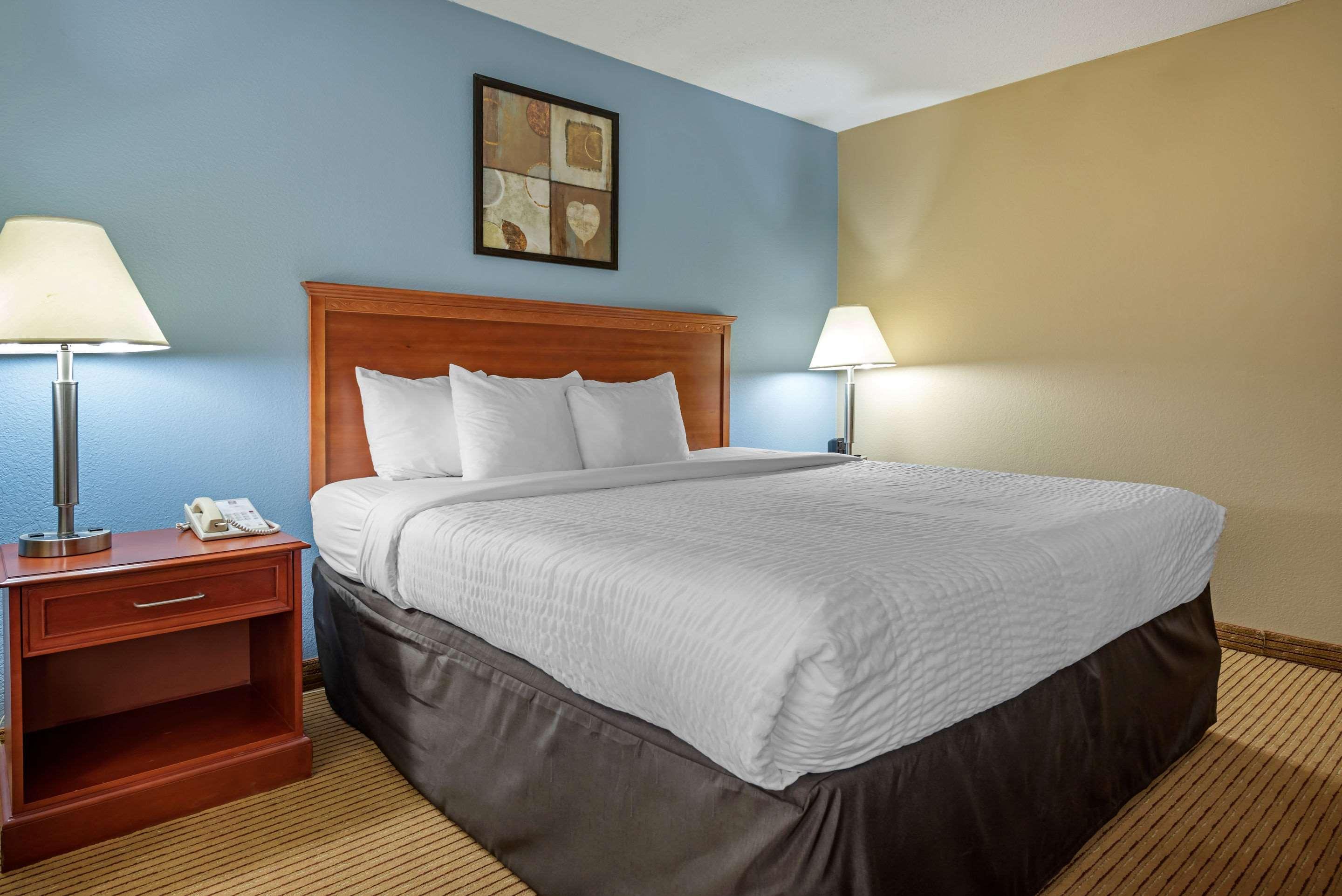 Clarion Hotel Conference Center - North Lexington Extérieur photo