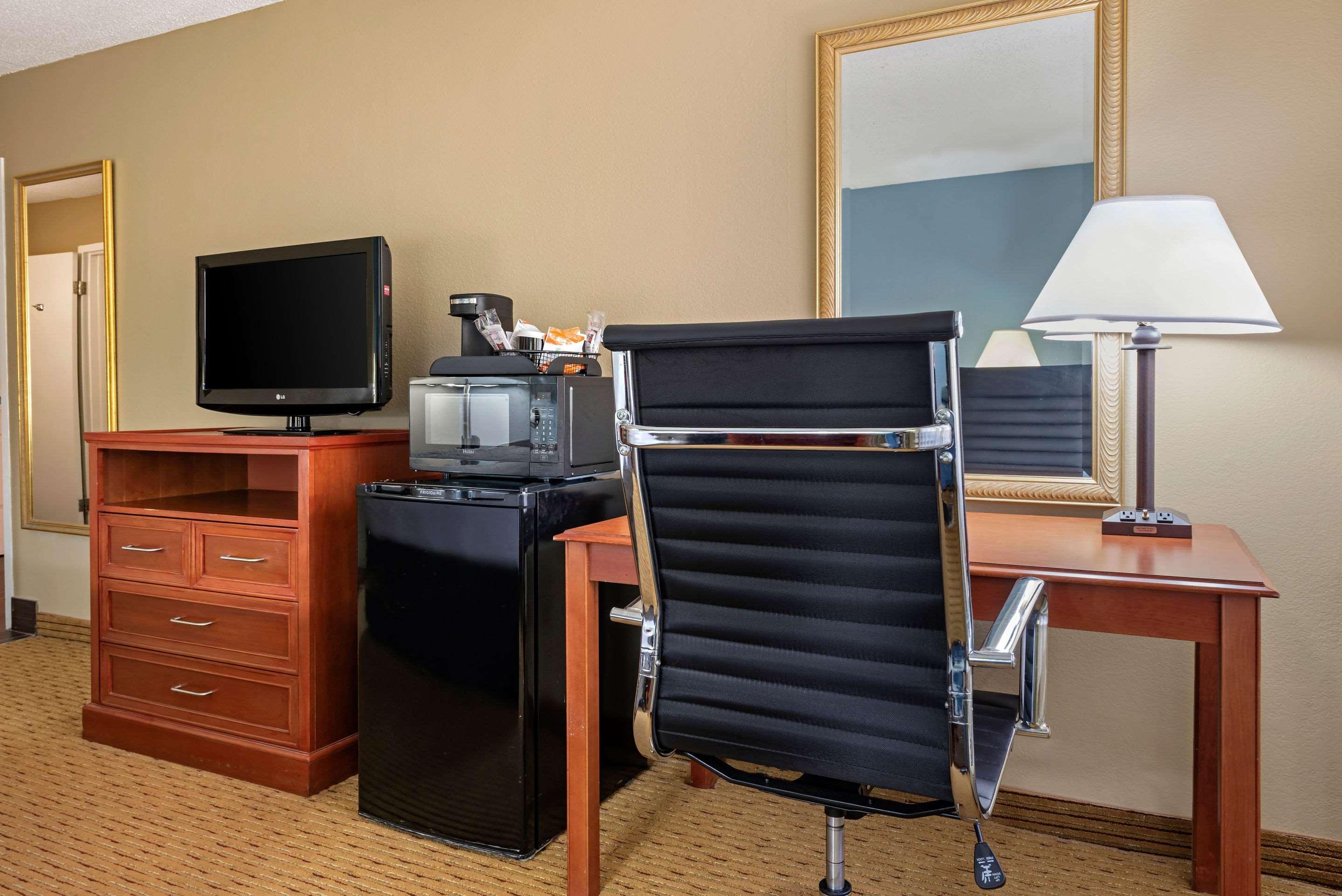 Clarion Hotel Conference Center - North Lexington Extérieur photo