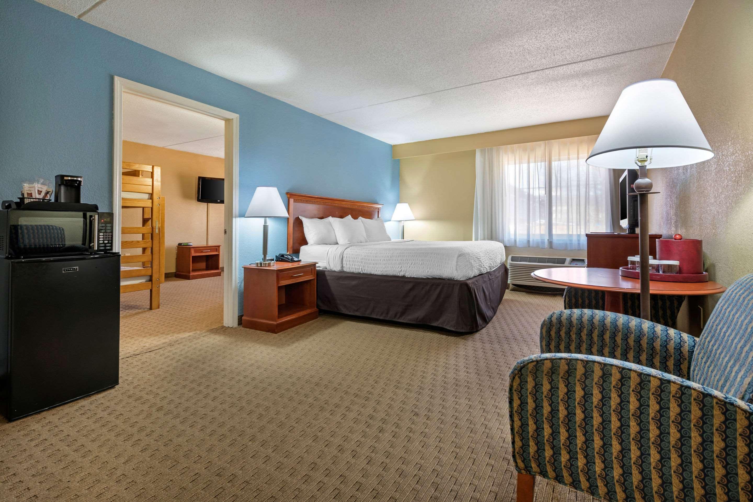 Clarion Hotel Conference Center - North Lexington Extérieur photo