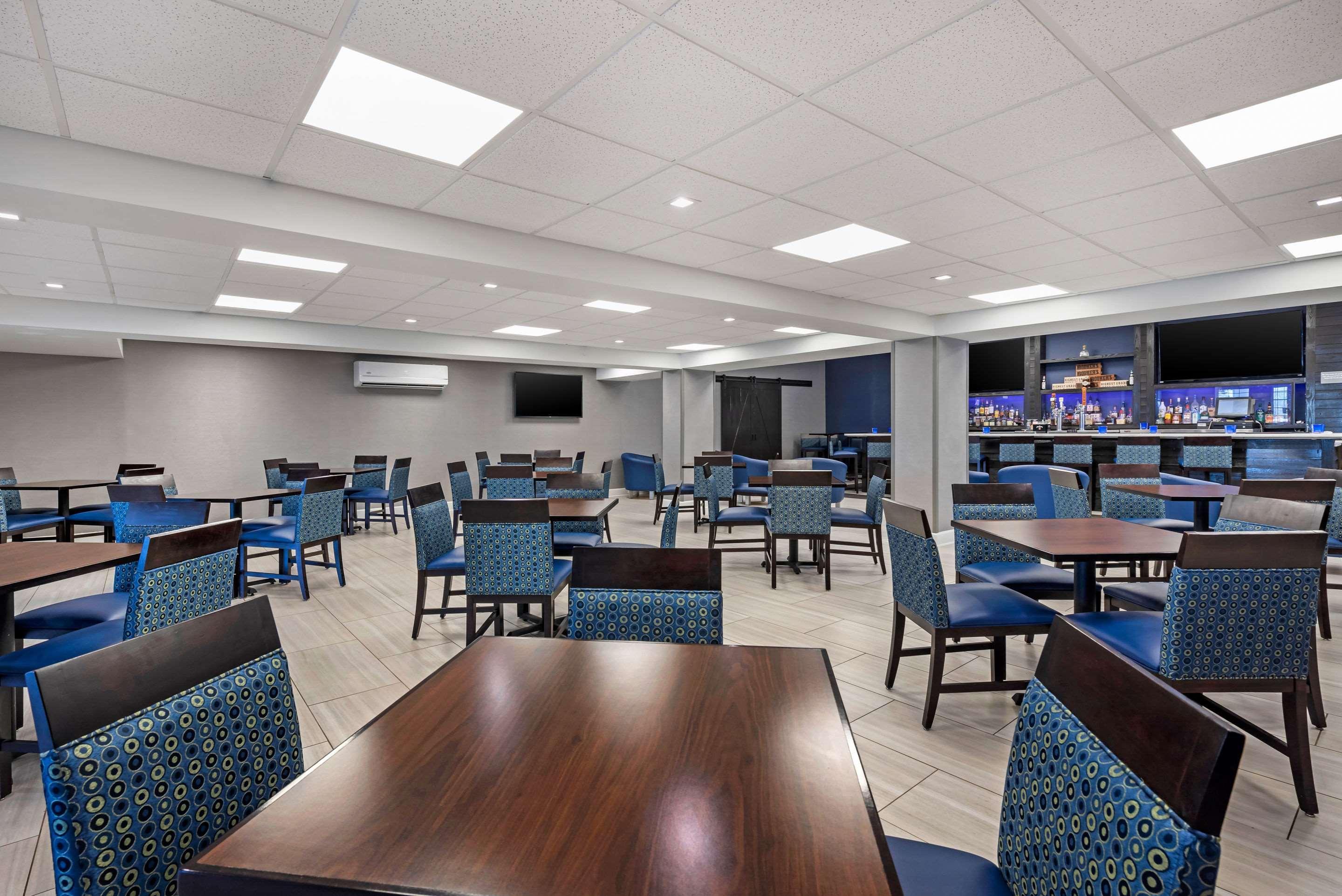 Clarion Hotel Conference Center - North Lexington Extérieur photo